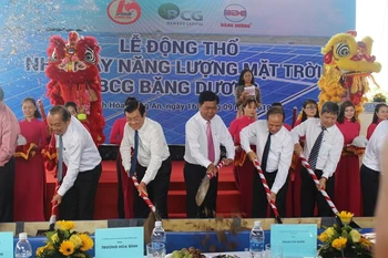 Mise en chantier de la première la centrale solaire à Long An