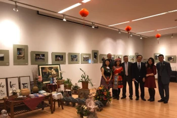 Ouverture d'une exposition de photos sur le Vietnam en Hongrie