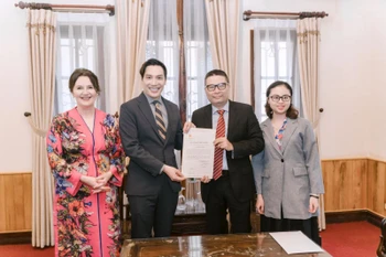 La Slovénie nomme Bui Quang Minh, un célèbre homme d'affaires au sein de la communauté des startups vietnamiennes, au poste de consul honoraire à Ho Chi Minh-Ville. Photo: VNA