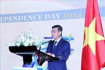 Nguyen Van Dung, vice-président du Comité populaire de Hô Chi Minh-Ville, prend la parole à la célébration du 76e anniversaire de l'Indépendance de l'État d'Israël. Photo : VNA