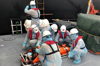 Dans le coma, un marin philippin secouru au large de Nha Trang