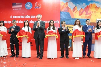Ouverture d'un espace d'apprentissage "Hangout américain" à Thai Nguyen