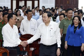 Le président de l'Assemblée nationale rencontre des électeurs de Hau Giang. Photo: VNA