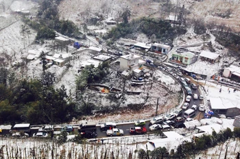 La neige et le verglas font leur apparition dans plusieurs provinces du Nord