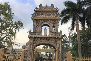 Vinh Tràng, la plus belle pagode de la province de Tiên Giang