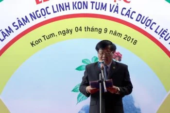 Exposition du ginseng de Ngoc Linh et d’autres plantes médicinales