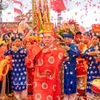 Le festival du village de Bat Trang attire des habitants et des touristes. Photo : VNA.