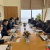 Le ministre vietnamien de l’Industrie et du Commerce Le Manh Hung travaille avec les dirigeants du groupe Essar. Photo : VNA