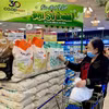 Des gens font leurs achats dans le supermarché Co.opmart Ly Thuong Kiet, à Ho Chi Minh-Ville. Photo : VNA