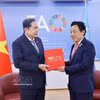 Le président de l’Assemblée nationale du Vietnam, Tran Thanh Man (droite) et Qu Dongyu, directeur général de l’Organisation des Nations unies pour l’alimentation et l’agriculture à Rome. Photo : VNA