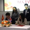 Un protocole d’accord a été signé entre l’Association des étudiants vietnamiens au Royaume-Uni et l’Association des intellectuels vietnamiens au Royaume-Uni et en Irlande. Photo : VNA