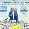 La séance de travail entre le Premier ministre Pham Minh Chinh et les dirigeants de la raffinerie de Nghi Son. Photo : VNA
