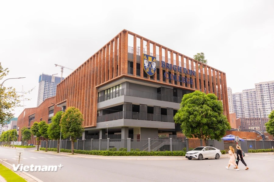 Le Brighton College Vietnam, d'une superficie de 3,4 ha, a été construit à Vinhomes Ocean Park, dans le district de Gia Lâm, à Hanoï. Il accueille des élèves de la 1re à la 13e classes (selon le système éducatif britannique) depuis août 2023.