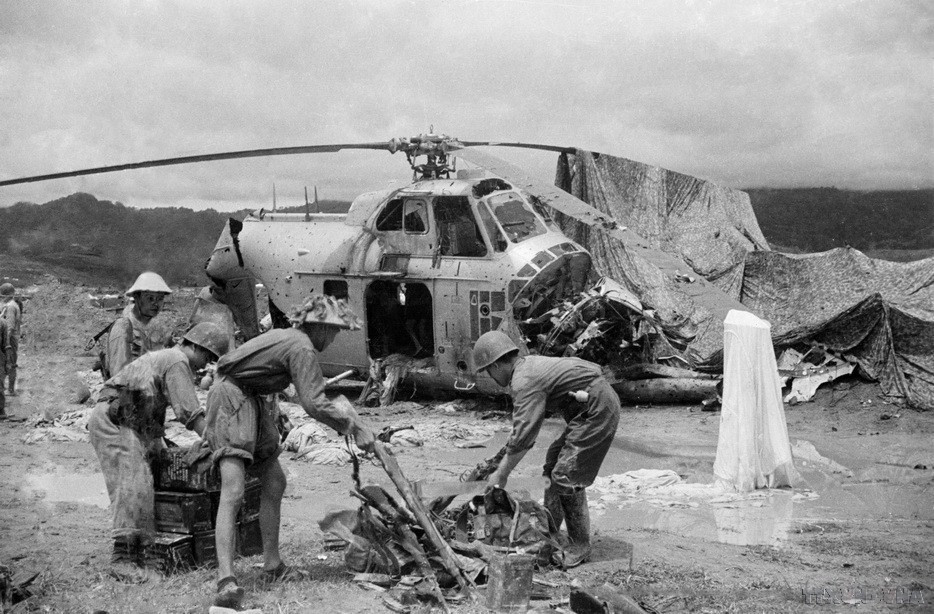 Après 56 jours et nuits, notre armée et notre peuple tuèrent ou capturèrent 16 200 ennemis, abattirent 62 avions et prirent 64 véhicules, armes et munitions de l'ennemi. Photo: VNA