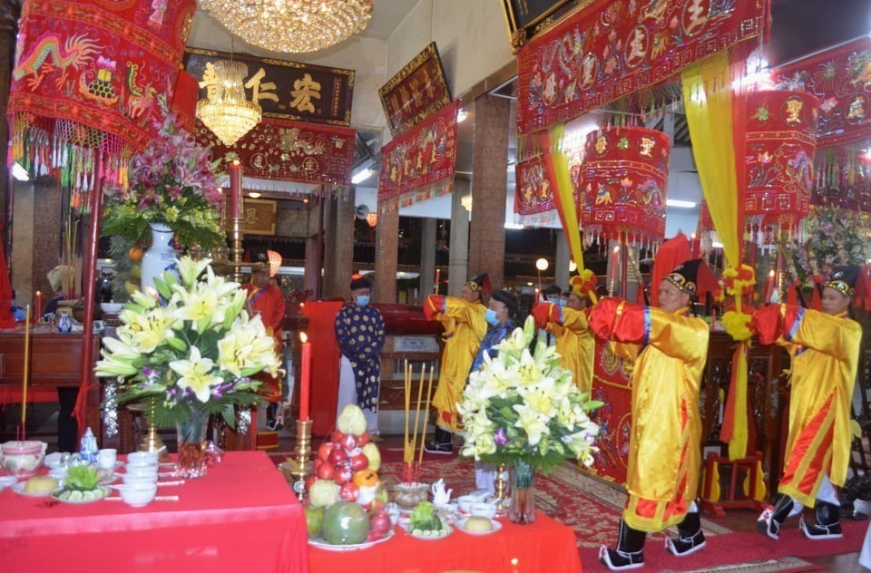 Source d’échanges culturels et de cohésion sociale, le festival de la déesse Bà Chúa Xứ au Mont Sam est aussi l’occasion de transmettre des valeurs communes, de célébrer le rôle des femmes dans la société et de commémorer la contribution des ancêtres à l’histoire de la nation.