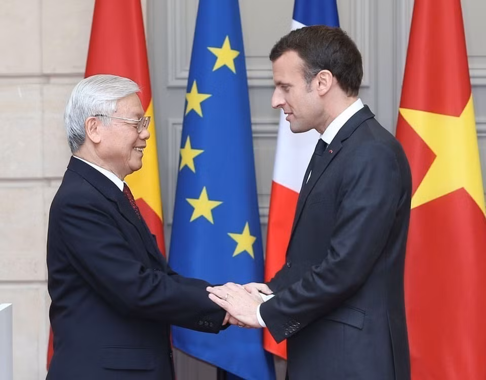 Le président français Emmanuel Macron et le secrétaire général Nguyen Phu Trong, en visite officielle en France, 27 mars 2018 à Paris. Photo: VNA