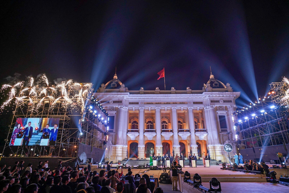 Le Festival de design créatif de Hanoï 2024 s'est ouvert le soir du 9 novembre 2024 à l'Opéra de Hanoï. Photo: VNA