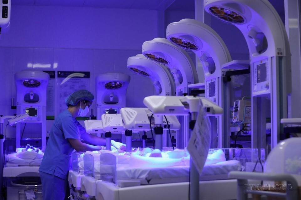 Le secteur de la santé de Hanoï se développe de manière constante, répondant de plus en plus aux besoins d'examen et de traitement médicaux de la population.