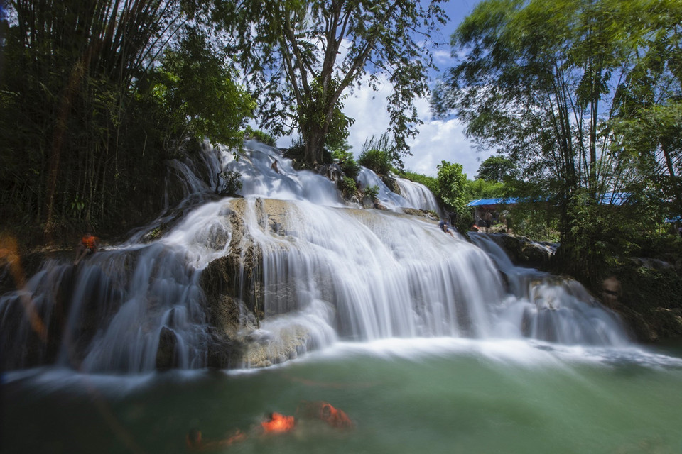 Elle devient une destination attrayante à Hoa Binh grâce à ses magnifiques paysages. Photo: VNA