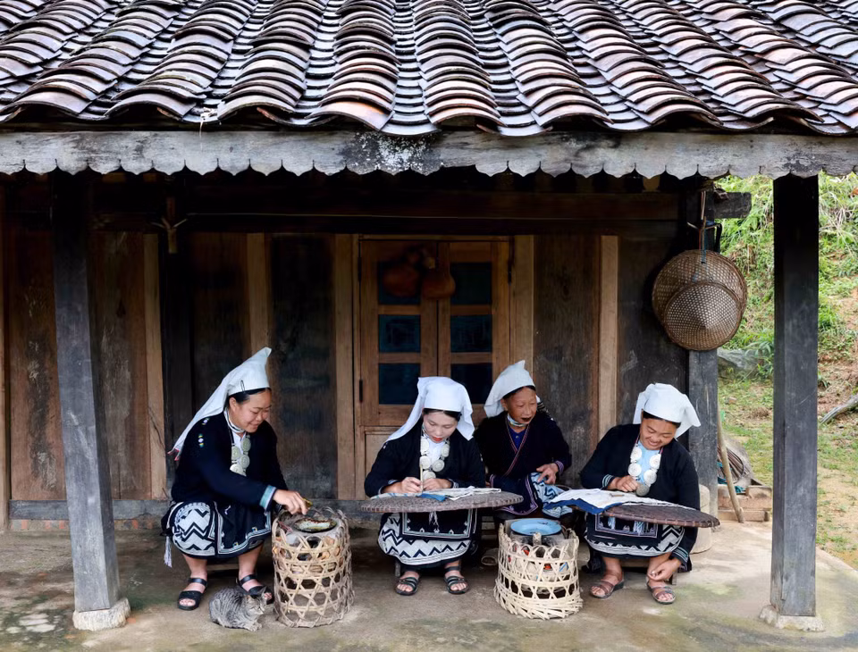 Depuis 2020, 7 foyers sur 35 du hameau de Hoai Khao fournissent des services d'hébergement chez l'habitant pour servir les touristes. Photo: VNA