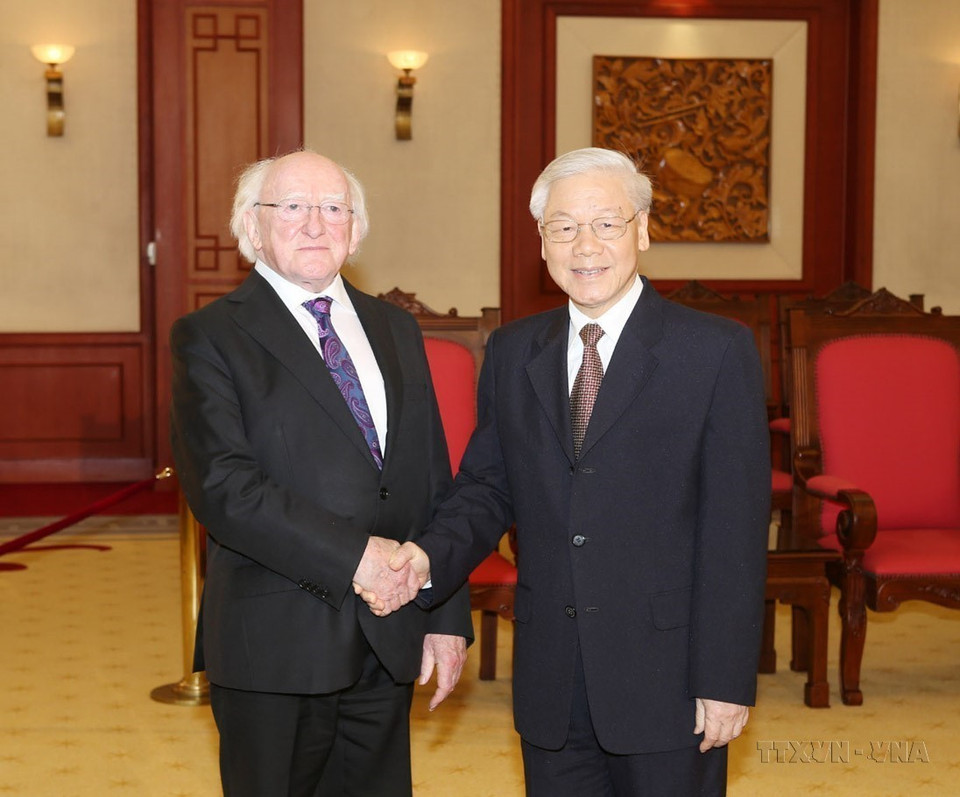 Le secrétaire général Nguyen Phu Trong (droite) et le président d'Irlande Michael Daniel Higgins, en visite d'État au Vietnam, le 8 novembre 2016. Photo: VNA