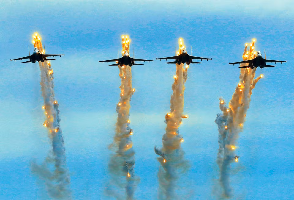 La présentation des Su30-MK2 prévue lors de la cérémonie d'ouverture. Photo : VNA