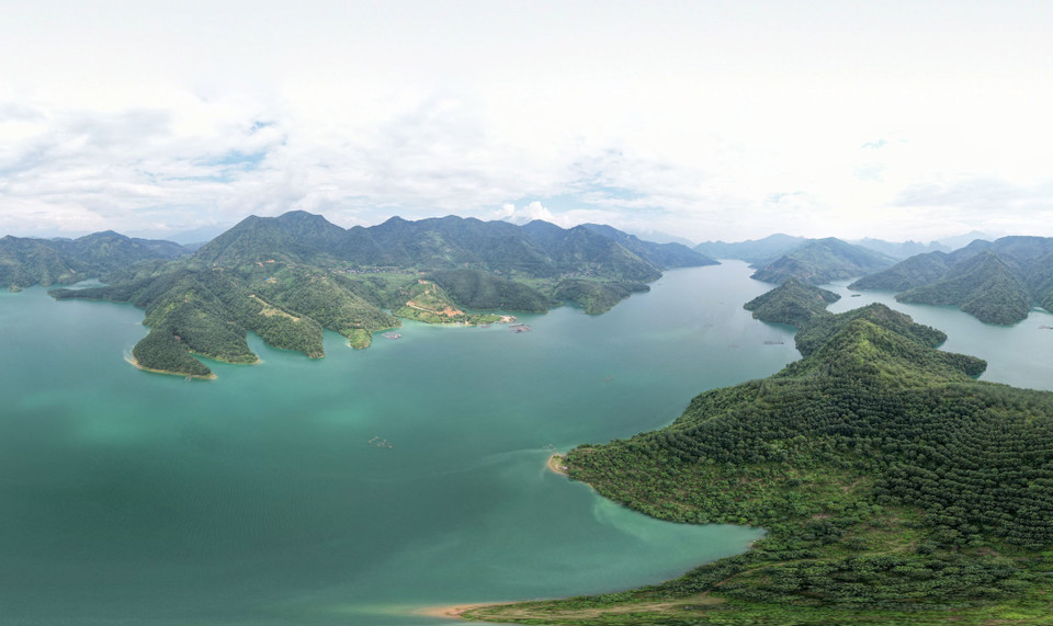 Vue panoramique de la baie de Pa Khom. Photo: VNA