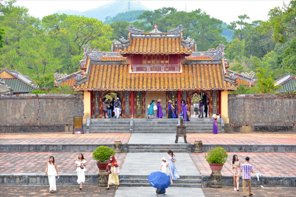 Derrière Hien Duc Mon se trouve le lieu de culte du roi Minh Mang. Photo: VI/VNA