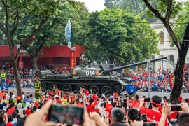 La Fête nationale attire les foules dans les rues de la capitale