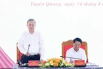 Le secrétaire général du Parti, Tô Lâm, travaille avec la permanence du Comité provincial du Parti de Tuyên Quang. Photo: VNA