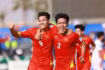 Le défenseur Hieu Minh (gauche) qui a doublé la mise d'une reprise à bout portant, portant le score à 2-0. Photo: VNA