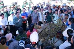 Le Premier ministre Pham Minh Chinh rend visite aux sinistrés de la commune de Da Gi, province de Gia Lai. Photo: VNA