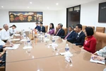 Séance de travail entre la délégation de Dong Nai et Emilio Lozada García du Comité central du PCC. Photo: VNA