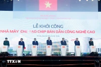 Cérémonie de lancement de la construction de la première usine vietnamienne de puces au Parc technologique de Hoa Lac à Hanoi, avec une production expérimentale prévue pour 2028. Photo: VNA