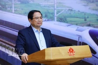 Le Premier ministre Pham Minh Chinh, président du Comité de pilotage des ouvrages majeurs et projets nationaux dans le secteur ferroviaire, s'exprime lors de la réunion. Photo: VNA