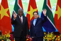 Le Premier ministre Pham Minh Chinh (droite) et le président sud-africain Matamela Cyril Ramaphosa. Photo: VNA