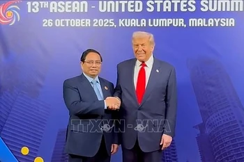 Le Premier ministre Pham Minh Chinh, et le président des États-Unis, Donald Trump. Photo: VNA