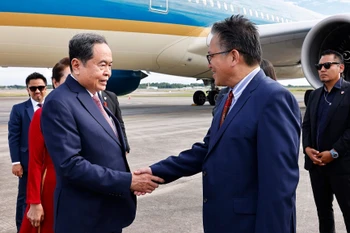 Le président de l’Assemblée nationale, Trân Thanh Mân, arrive à Kuala Lumpur. Photo: VNA