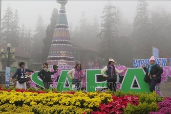 Visiteurs à Sa Pa, Lao Cai. Photo: VNA