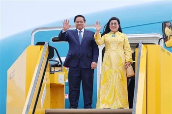 Le Premier ministre Pham Minh Chinh et son épouse. Photo: VNA
