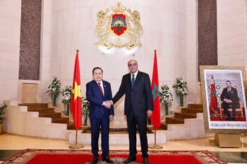 Le président de l’Assemblée nationale du Vietnam, Trân Thanh Mân (gauche), et le président de la Chambre des conseillers du Maroc, Mohamed Ould Errachid. Photo: VNA