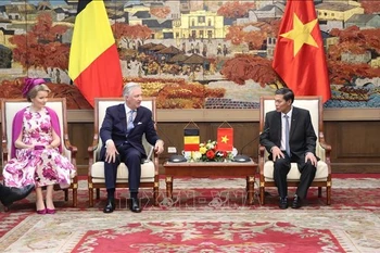 Le Roi et la Reine des Belges en visite de travail à Hai Phong. Photo: VNA