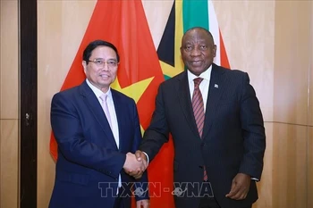 Le Premier ministre Pham Minh Chinh et le président sud-africain, Cyril Ramaphosa. Photo: VNA