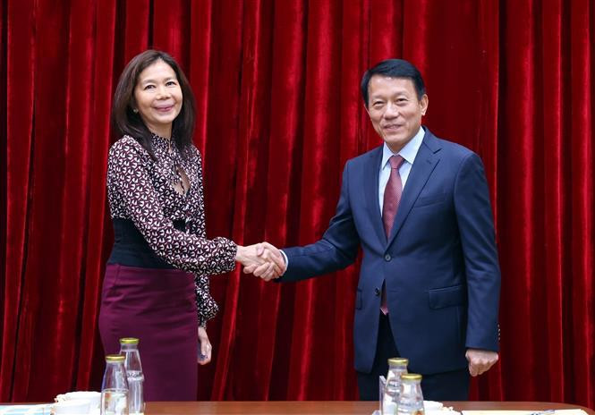 Le ministre de la Sécurité publique, Luong Tam Quanga et la coordinatrice résidente des Nations Unies au Vietnam, Pauline Tamesis. Photo: VNA