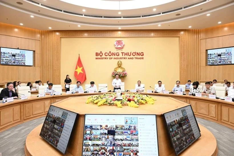 Le ministre de l'Industrie et du Commerce Nguyen Hong Dien préside une conférence sur la mise en œuvre du mécanisme DPPA. Photo: VietnamPlus