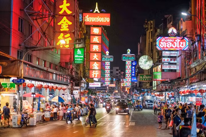 Une rue du quartier chinois à Bangkok. Photo; shutterstock.com