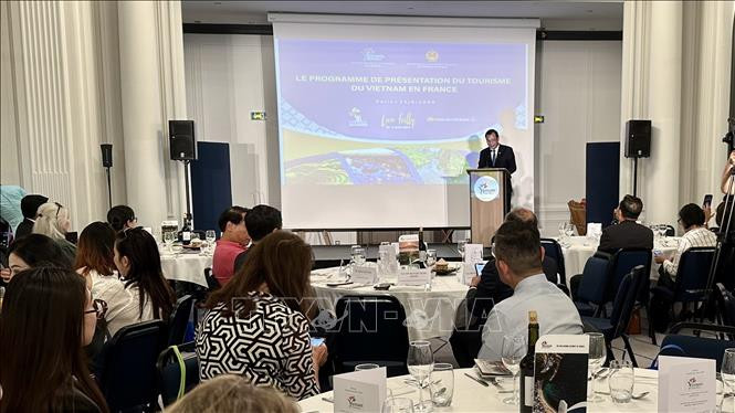 Programme de présentation du tourisme du Vietnam en France. Photo: VNA