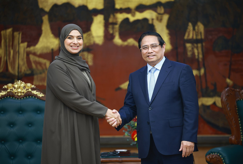 Le PM Pham Minh Chinh reçoit la ministre du Changement climatique et de l'Environnement des EAU, Amna bint Abdullah Al Dahak. Photo: VNA