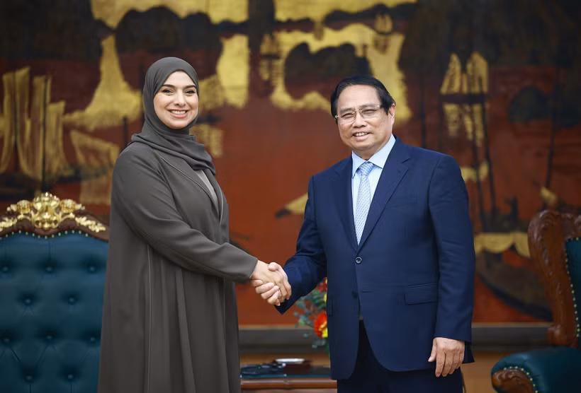 Le PM Pham Minh Chinh reçoit la ministre du Changement climatique et de l'Environnement des EAU, Amna bint Abdullah Al Dahak. Photo: VNA