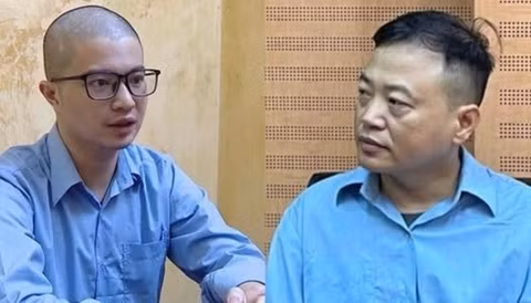 Mr Pips Pho Duc Nam (gauche) et Shark Nguyen Hoa Binh. Photo : congan.com.vn